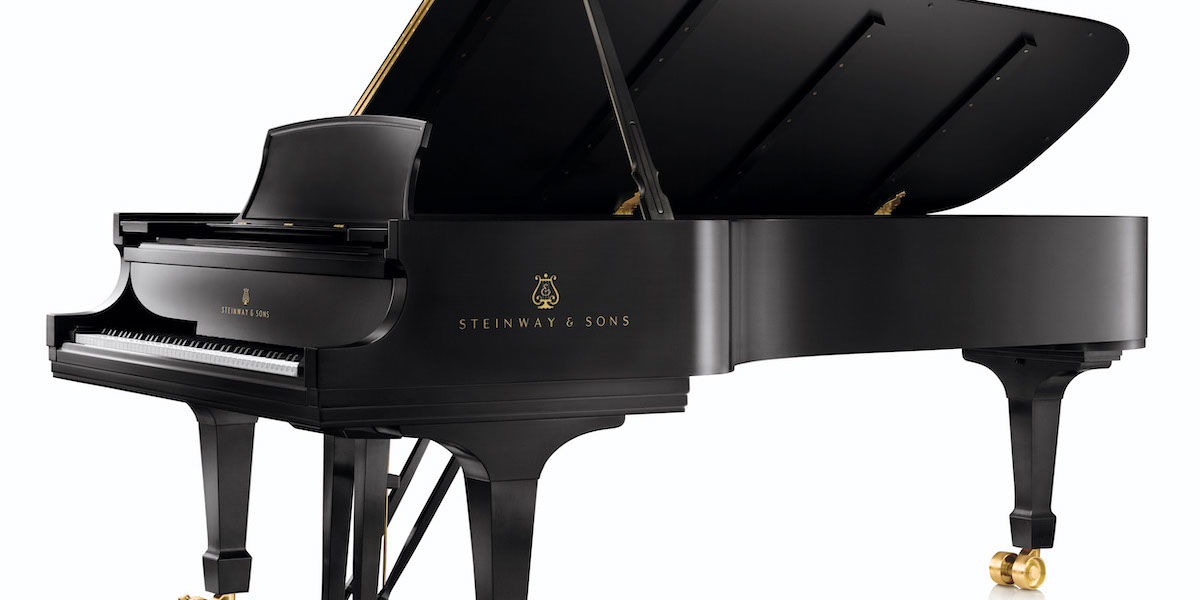 Fazioli contra SteinwayFazioli contra Steinway  