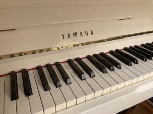 Yamaha piano fallboard