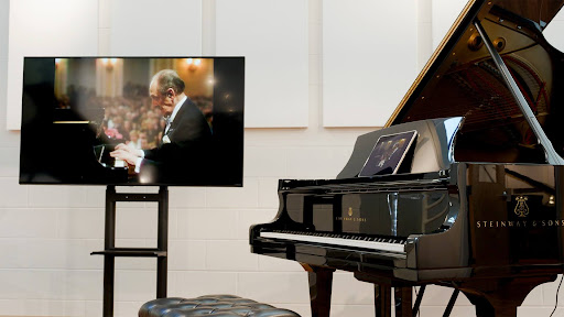 Steinway Spirio, with TV and Tablet